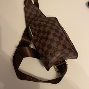 Louis Vuitton size bag